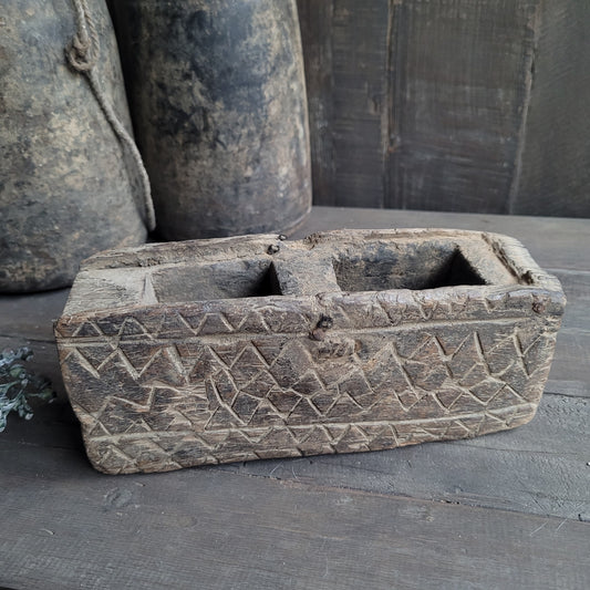 Uniek oud houten bakje