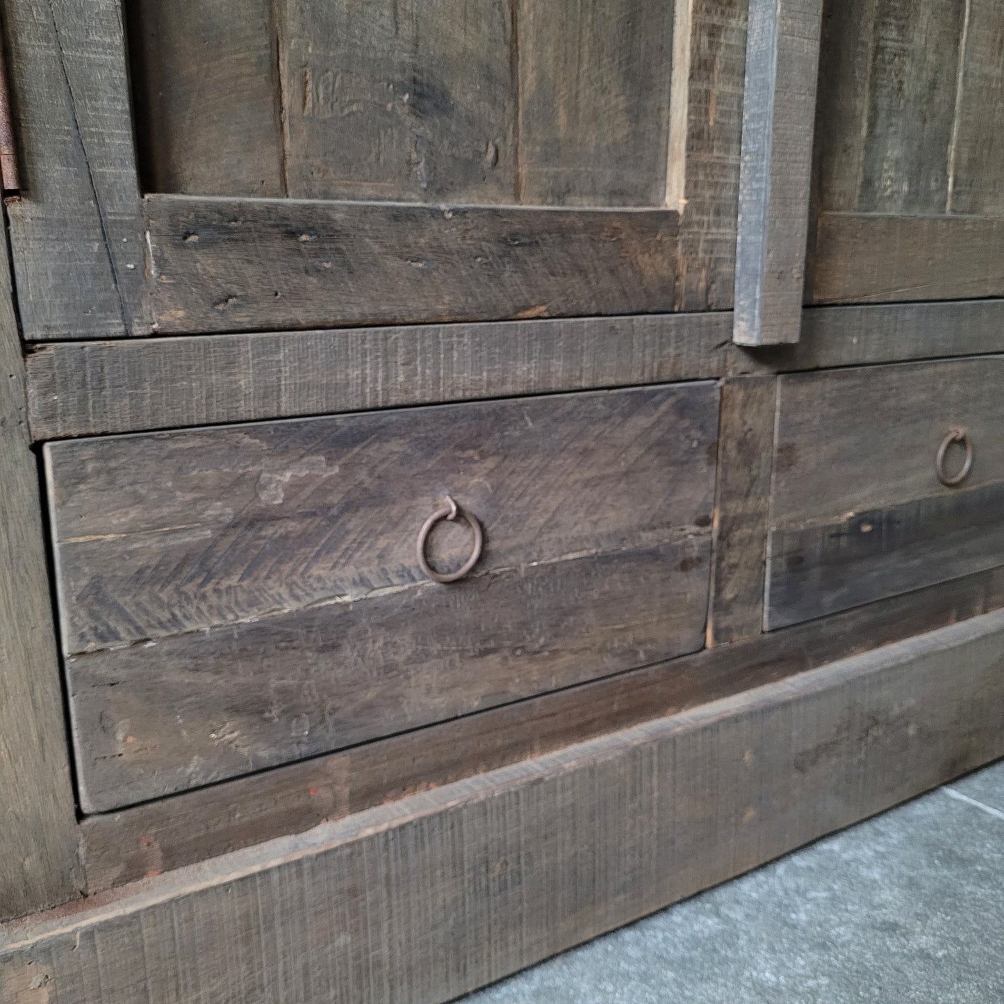 Kast driftwood oud hout 2-deurs/lades