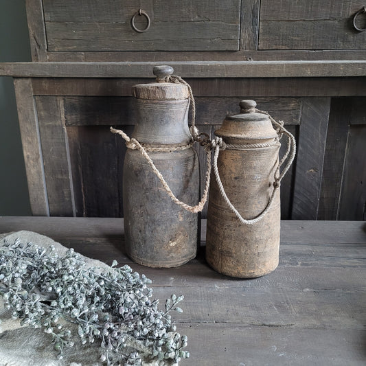 Uniek oud houten kruik met deksel nr. 31 (rechts)