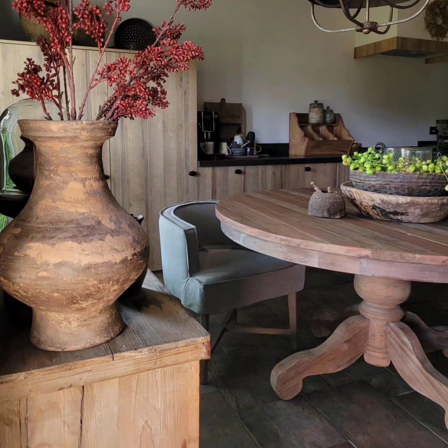Ronde eettafel hout sober kloostertafel (bestelbaar)