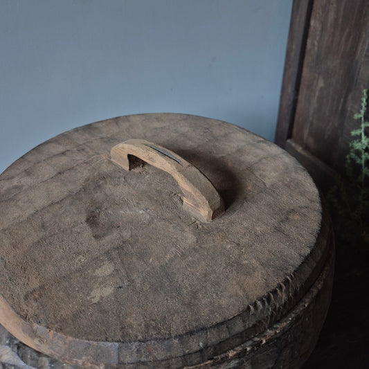 Oud houten bak met deksel nr. 1