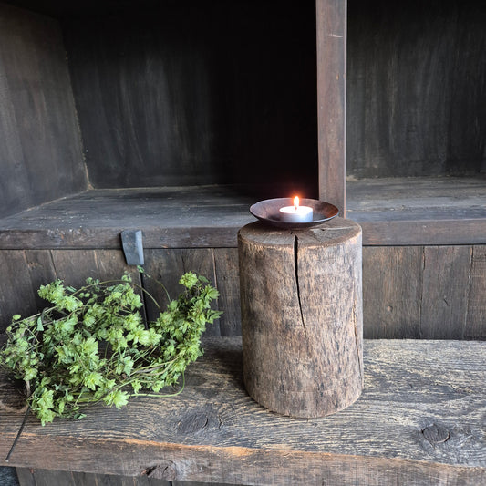 Oud houten kandelaar nr. 1