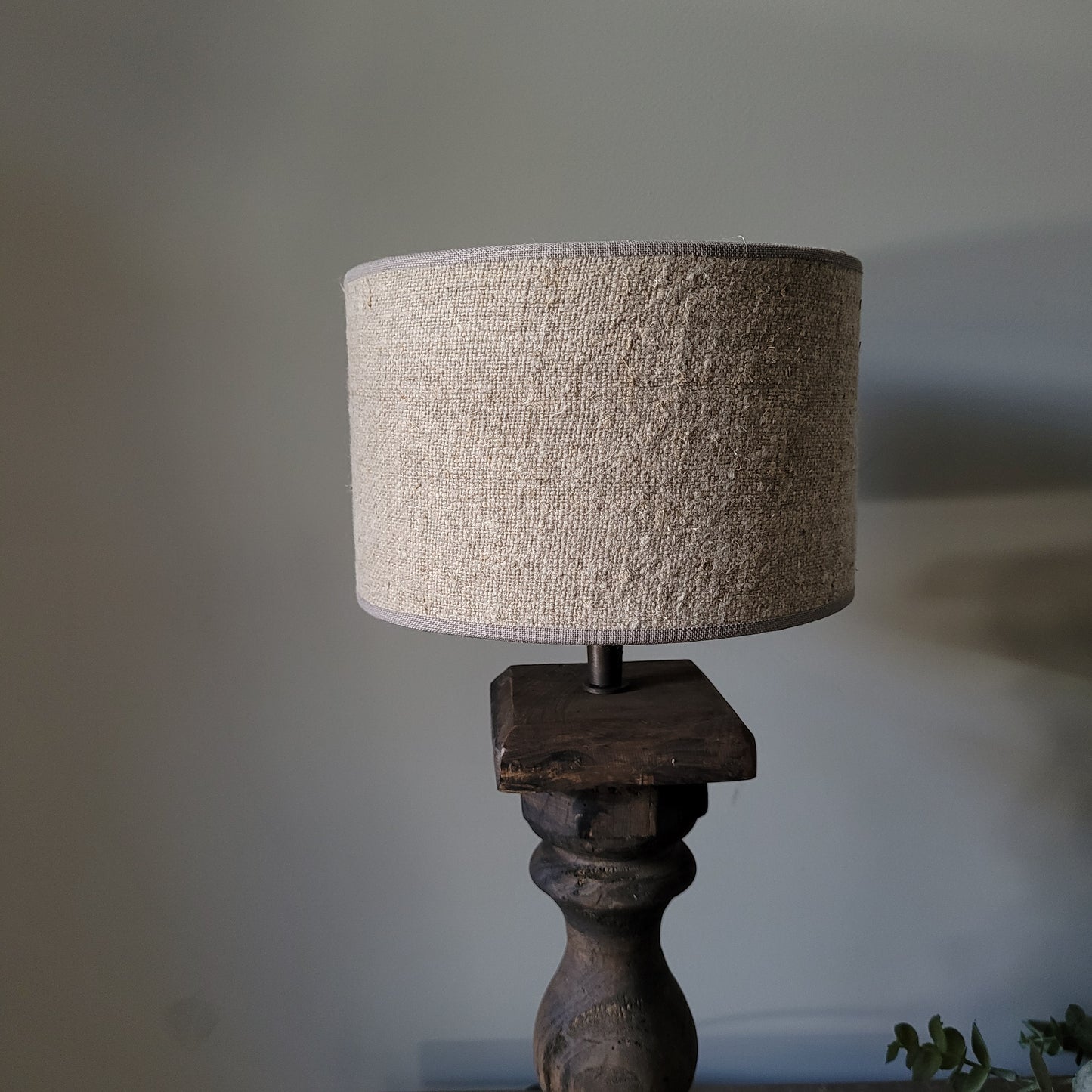 Houten baluster tafellamp incl. shabby kap S