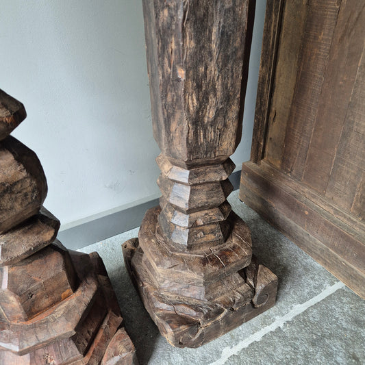 Uniek oud houten baluster nr. 2 (rechts)