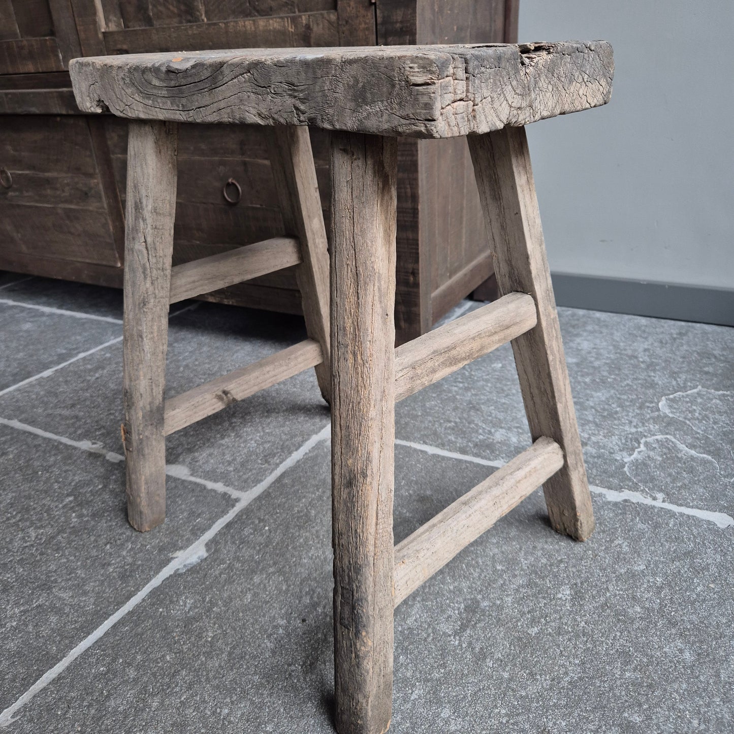 Oud houten kruk nr. 8