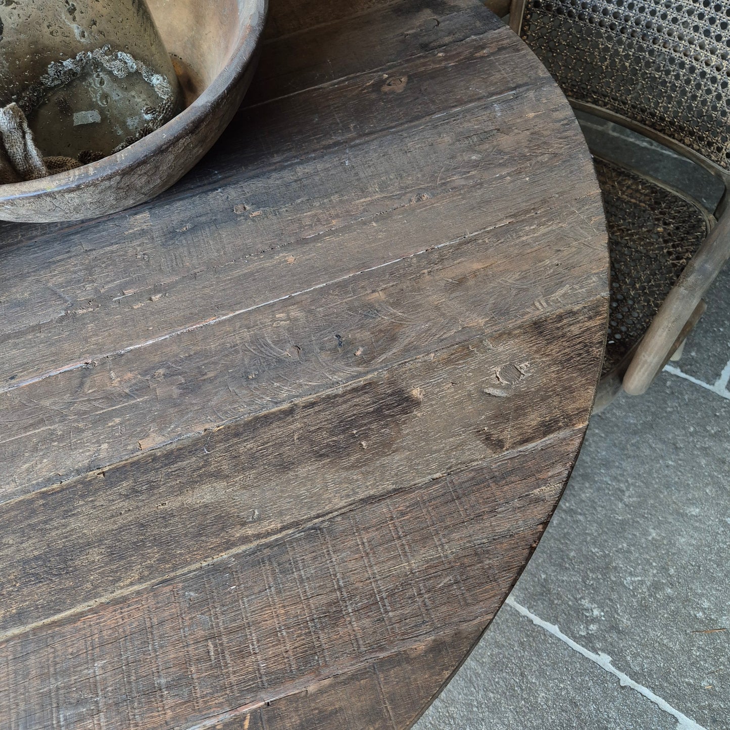 Ronde eettafel oud hout driftwood kloostertafel