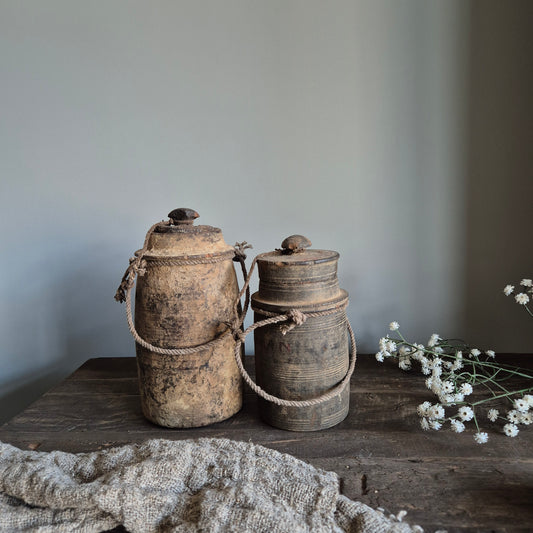 Uniek oud houten kruik met deksel nr. 85 (links)