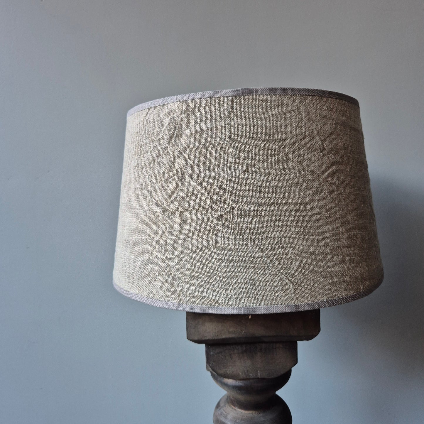 Houten balusterlamp incl. shabby kap L