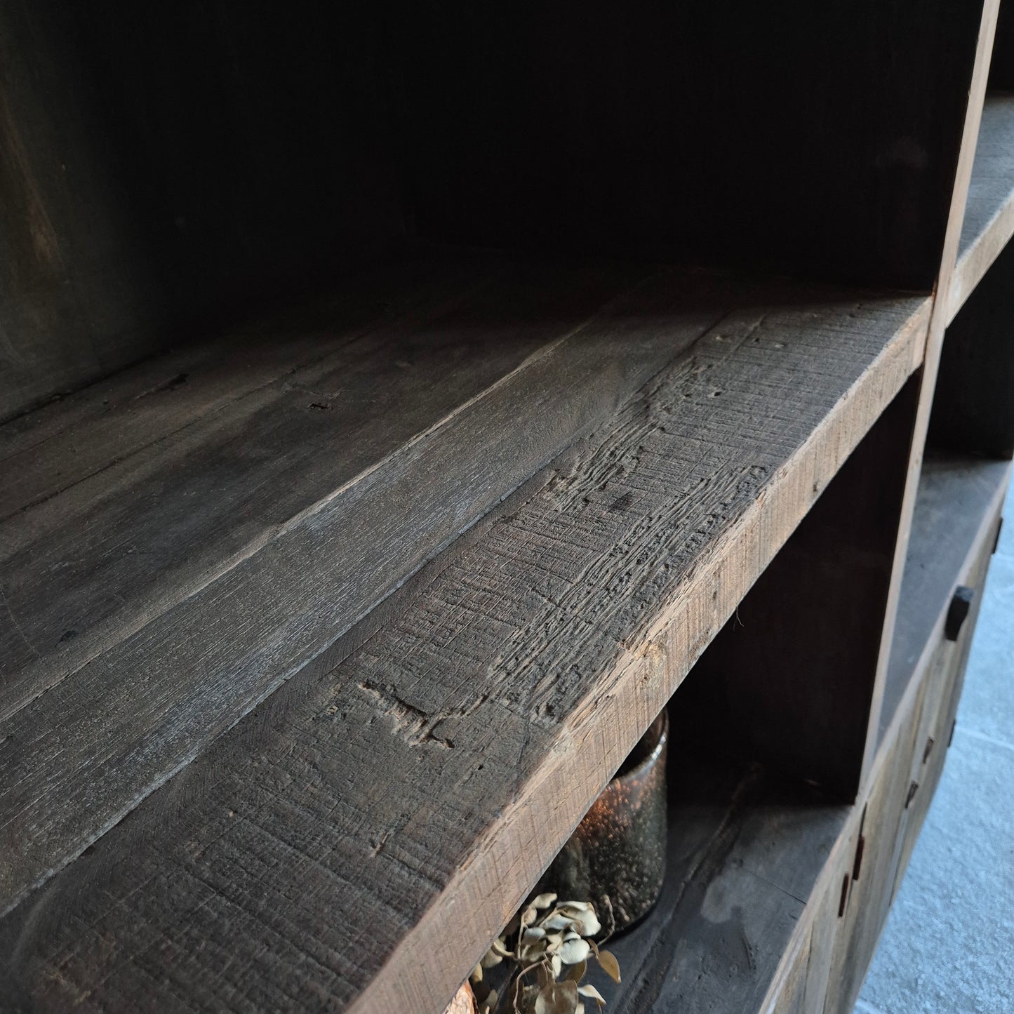 Open vakkenkast driftwood