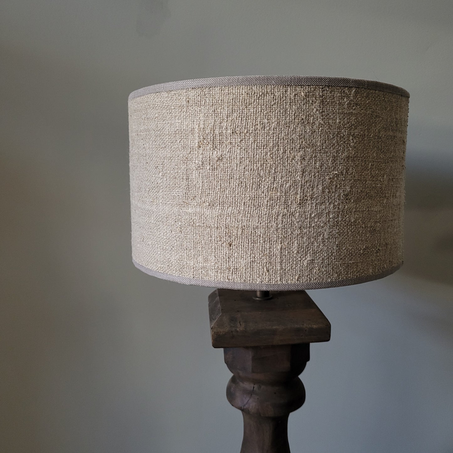 Houten baluster tafellamp incl. shabby kap M