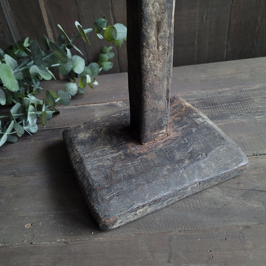 Uniek oud houten kandelaar