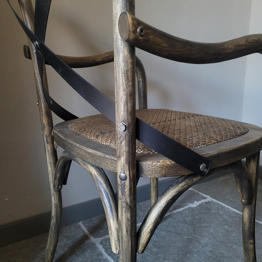 Houten stoel kruisrug | met armleuning