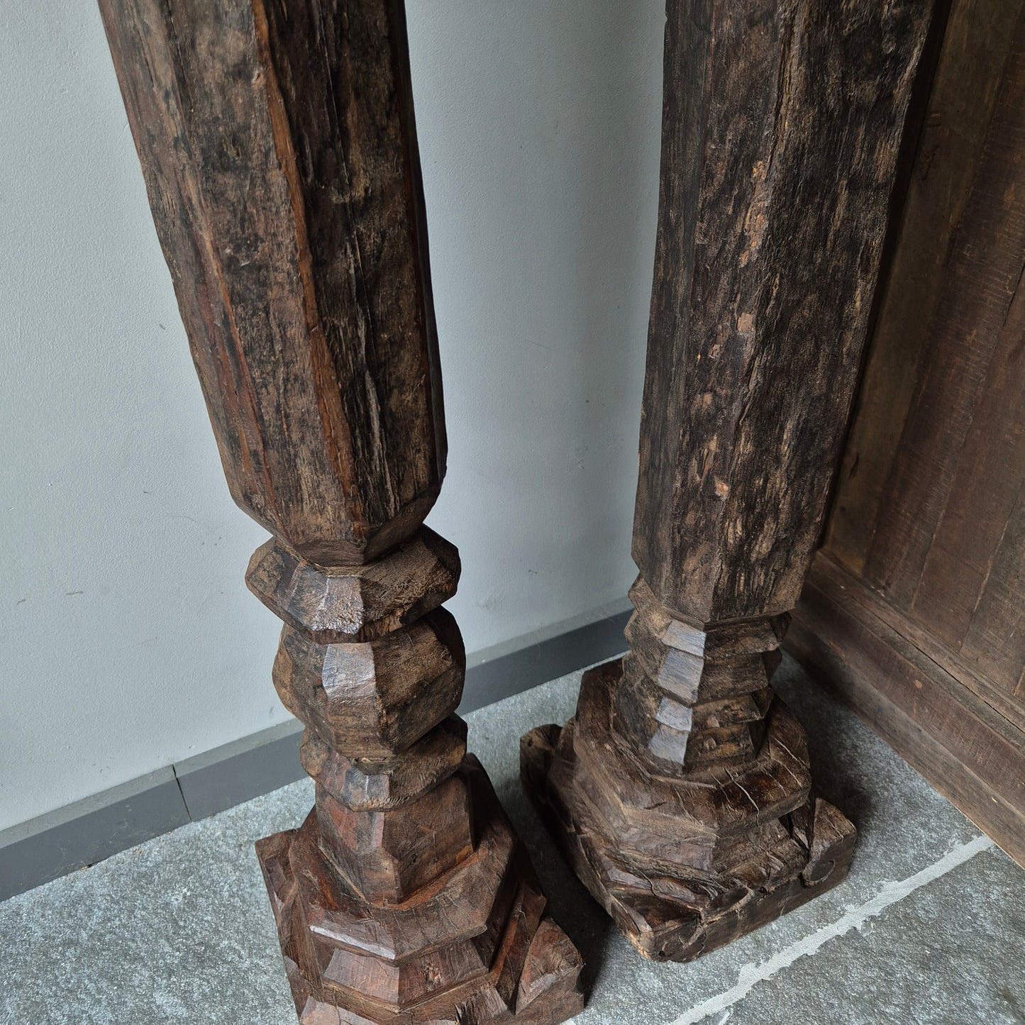 Uniek oud houten baluster nr. 1 (links)