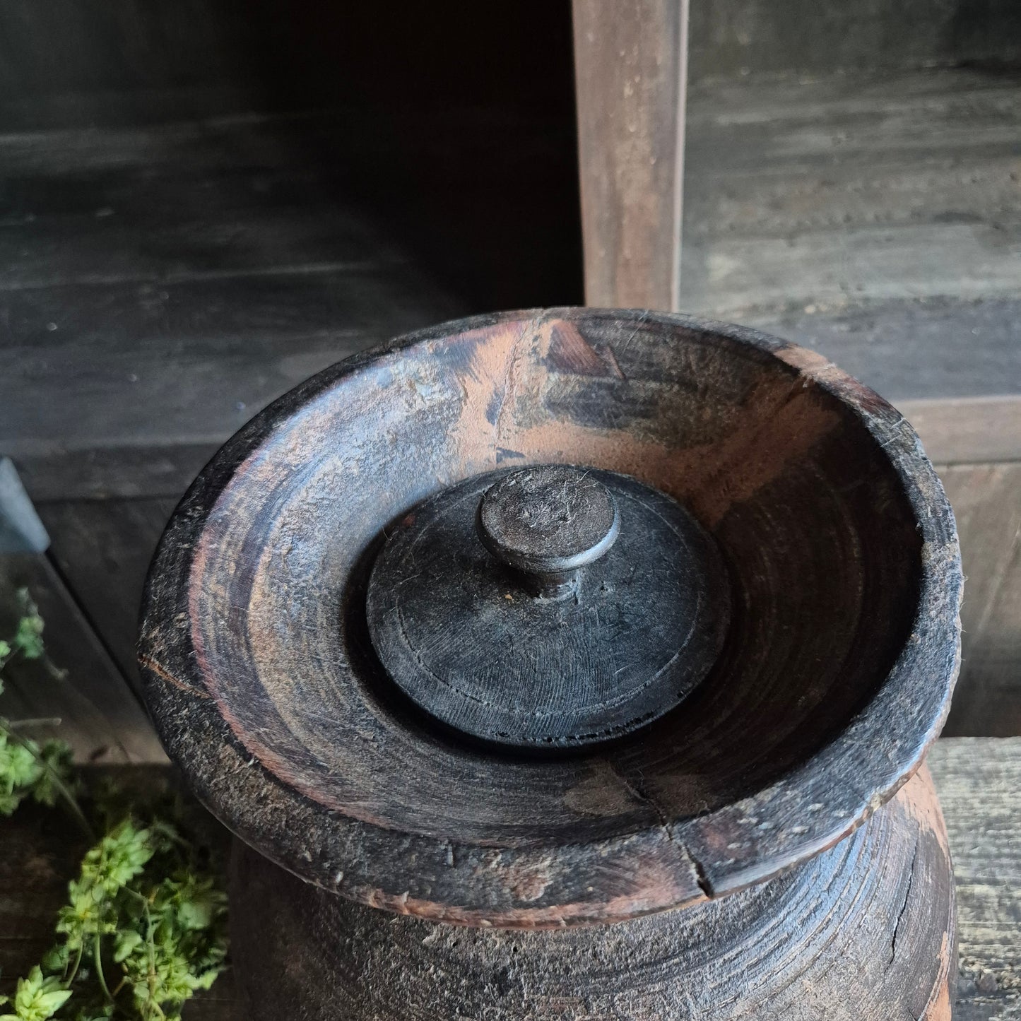 Oud houten kruik met deksel Luksa nr. 1