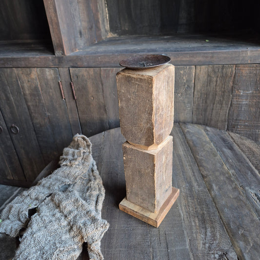 Oud houten kandelaar nr. 37