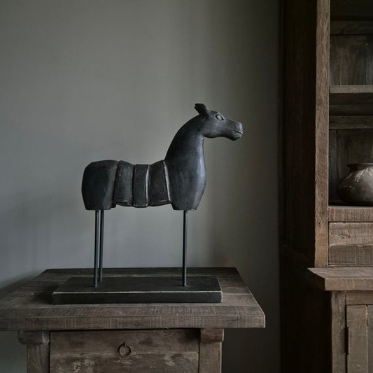 Uniek houten paard op statief