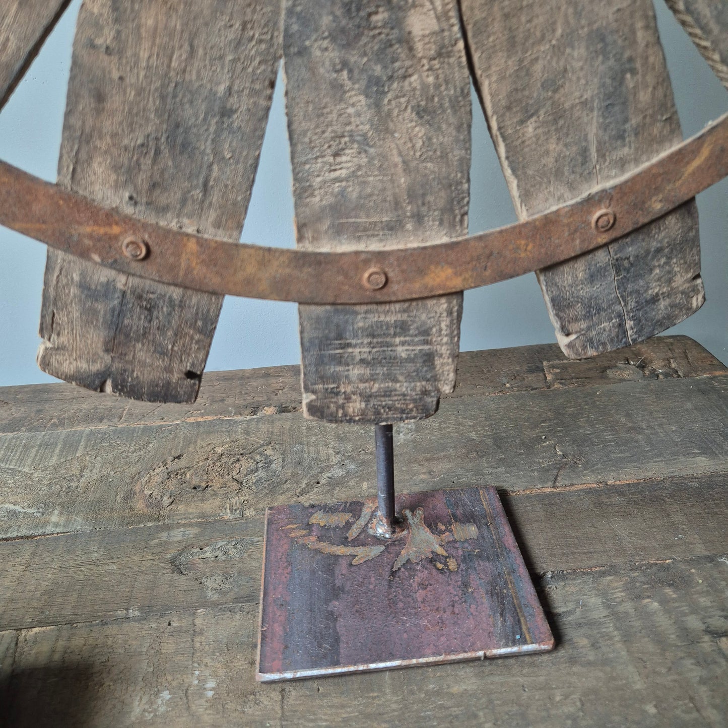 Uniek oud houten spinnewiel op statief nr. 5
