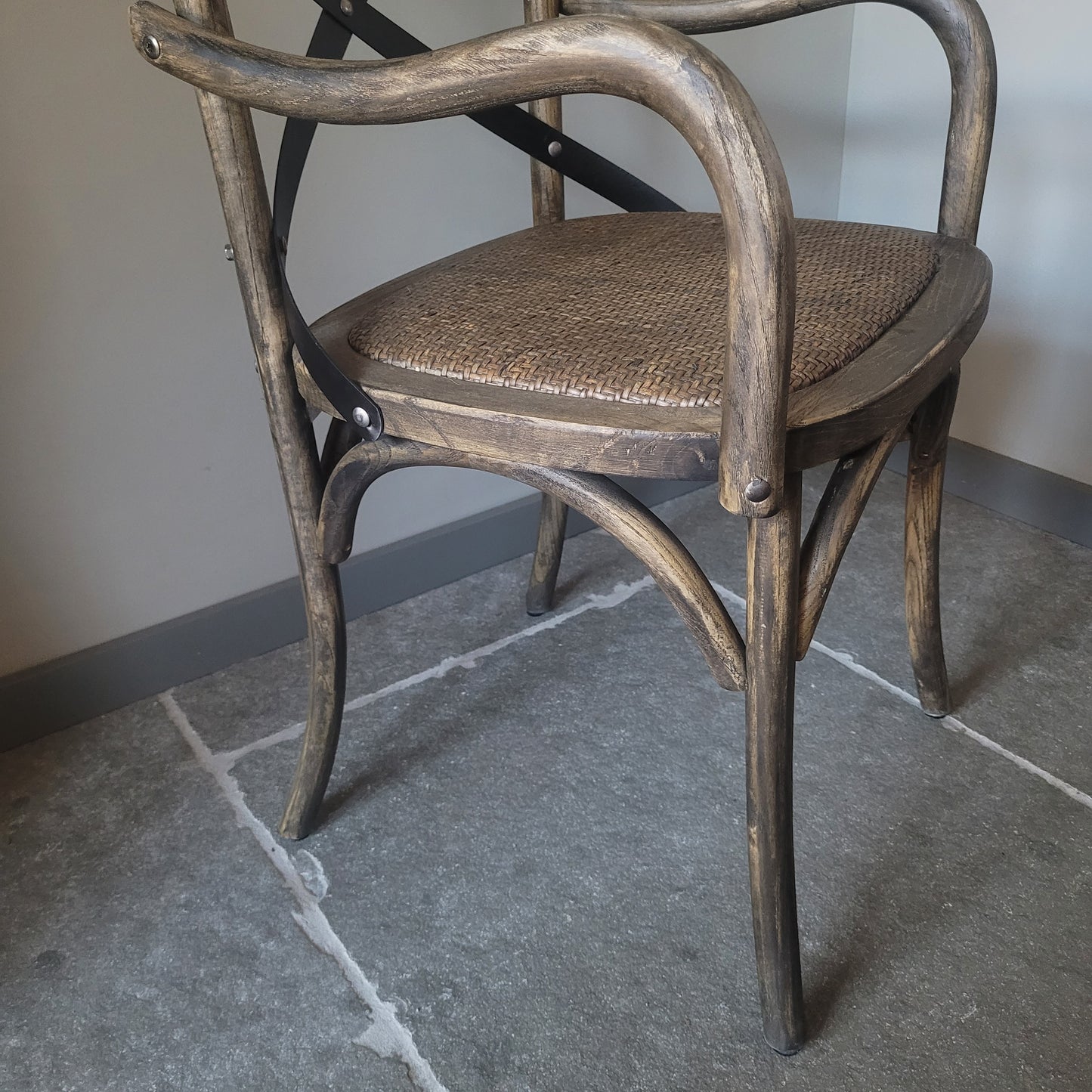 Houten stoel kruisrug | met armleuning
