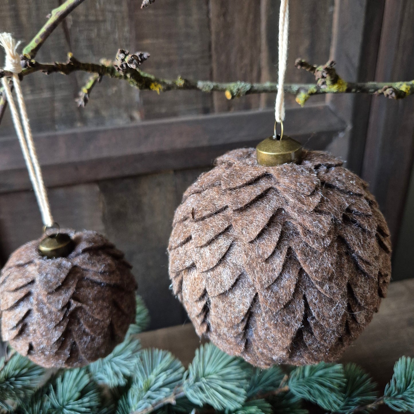 Kerstbal Mari | bruin 12cm