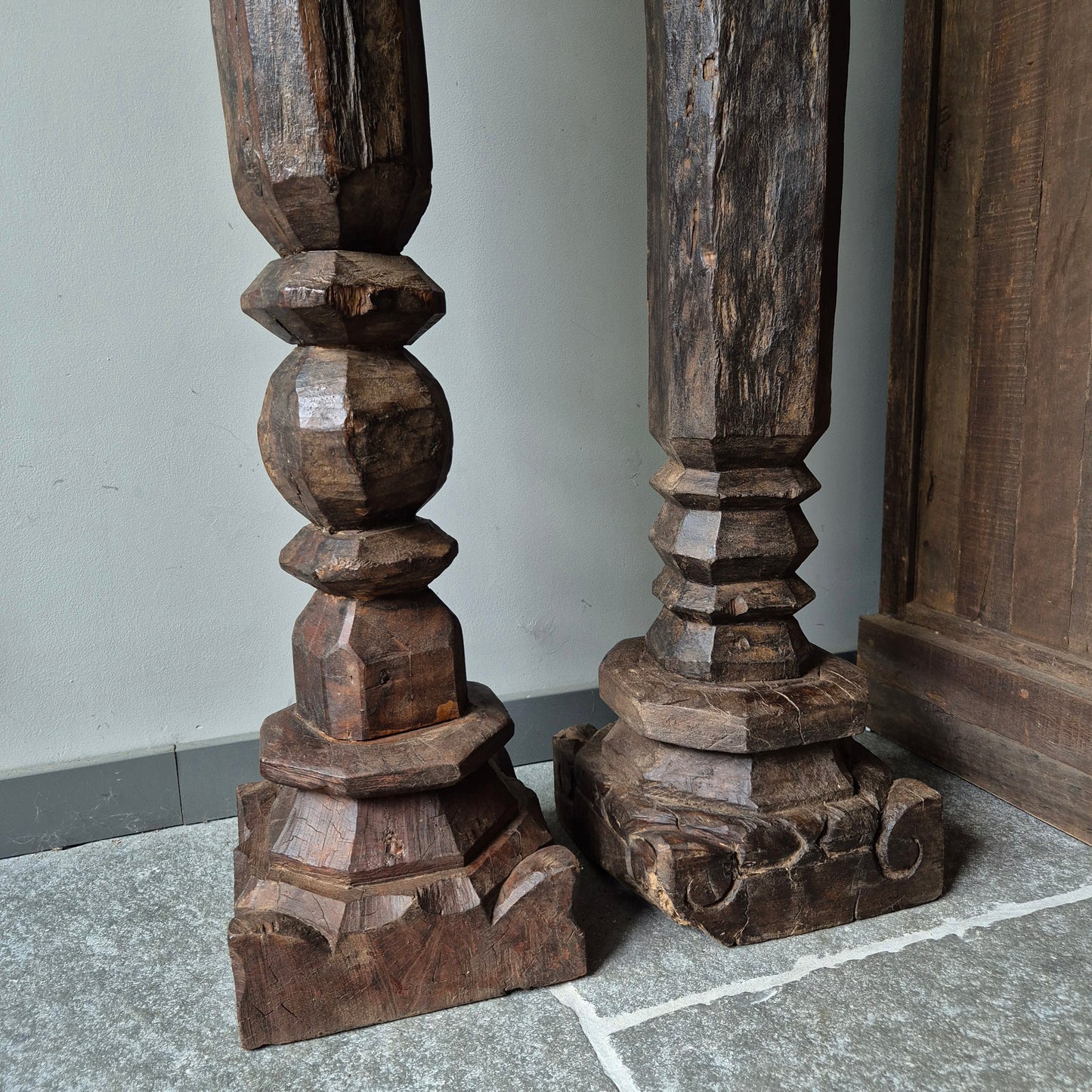 Uniek oud houten baluster nr. 1 (links)