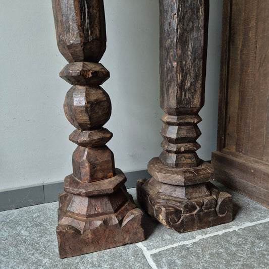 Uniek oud houten baluster nr. 1 (links)