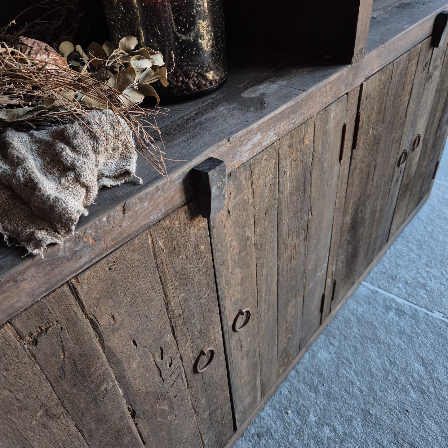 Open vakkenkast driftwood