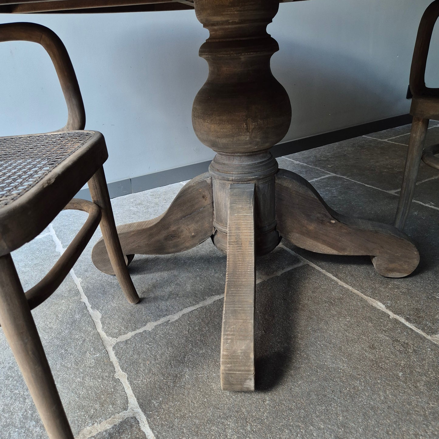 Ronde eettafel oud hout driftwood kloostertafel