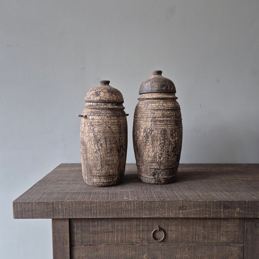 Oud houten kruik met deksel | Luksa nr. 2 (rechts)
