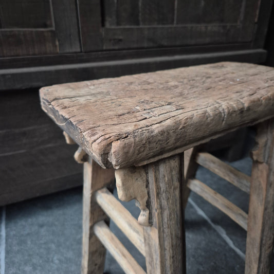 Uniek oud houten Chinese kruk nr. 12