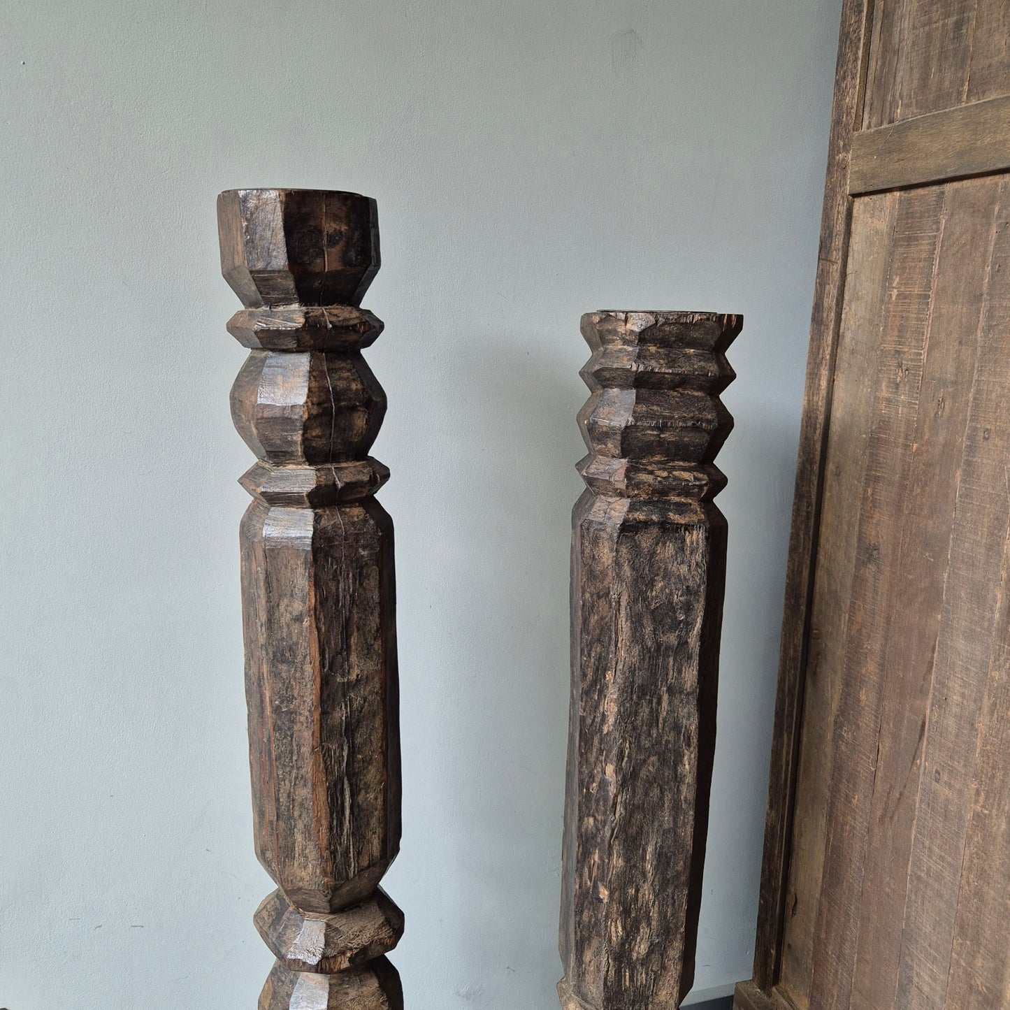 Uniek oud houten baluster nr. 2 (rechts)