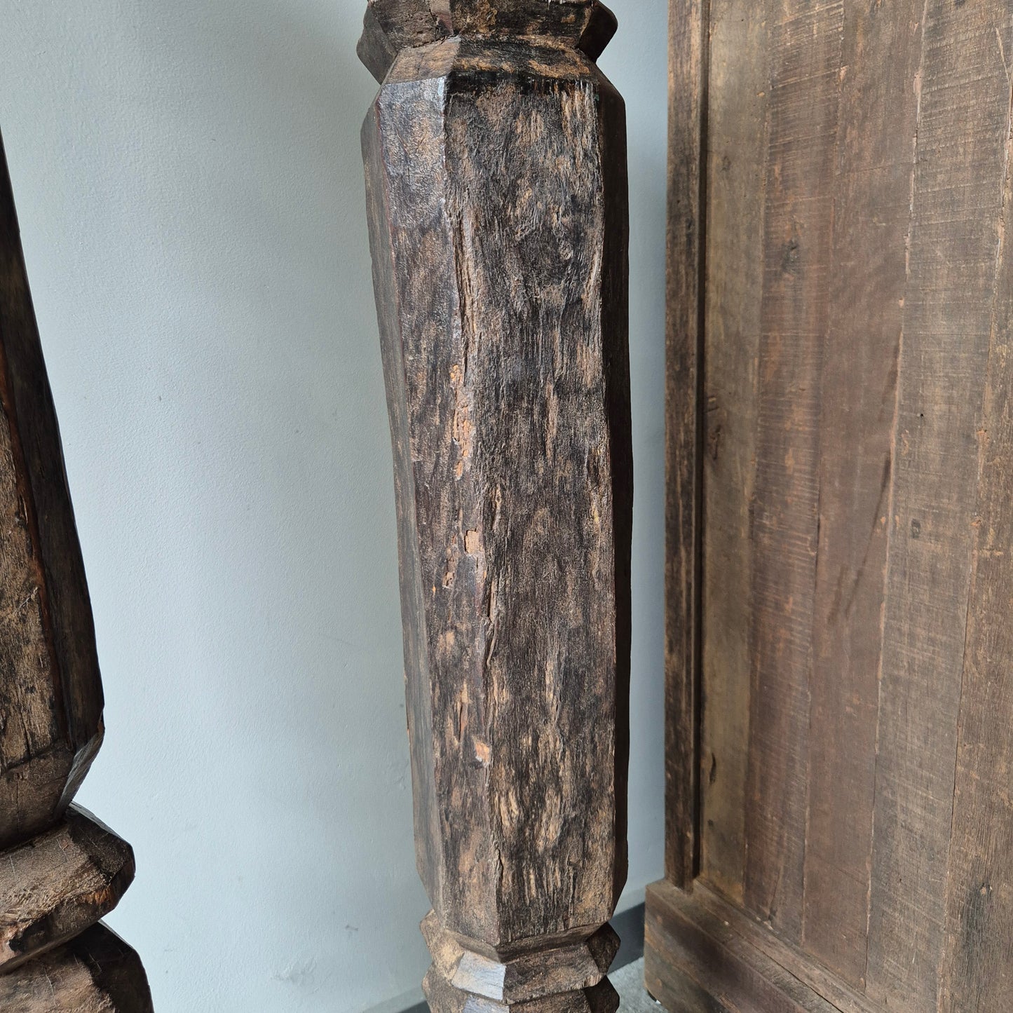 Uniek oud houten baluster nr. 2 (rechts)