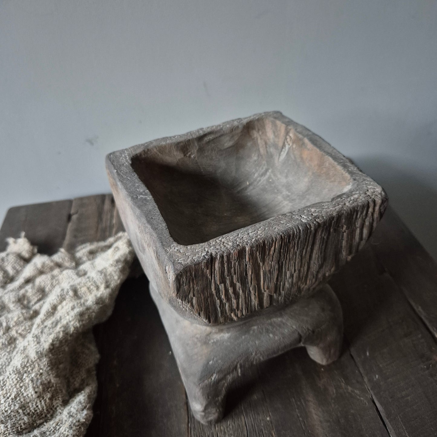 Houten vijzel op pootjes