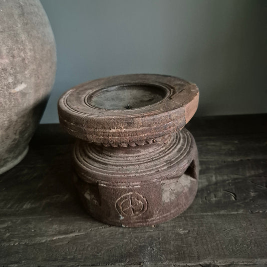 Uniek oud houten zaaikandelaar nr. 22