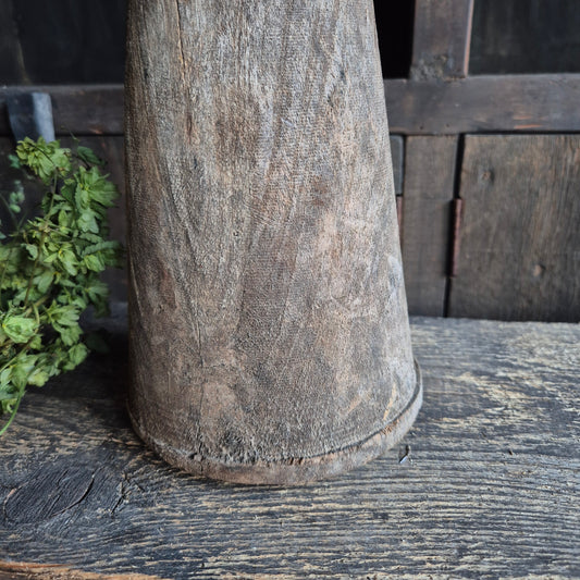 Oud houten kandelaar nr. 5