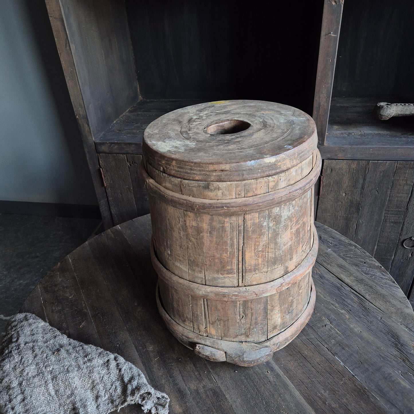 Uniek oud houten karnton kruik met deksel