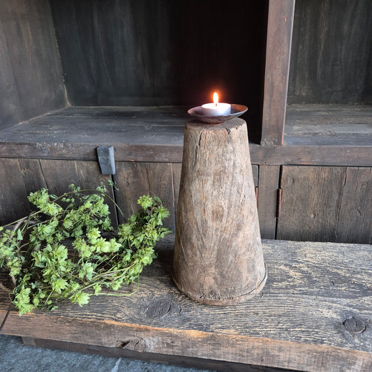 Oud houten kandelaar nr. 5