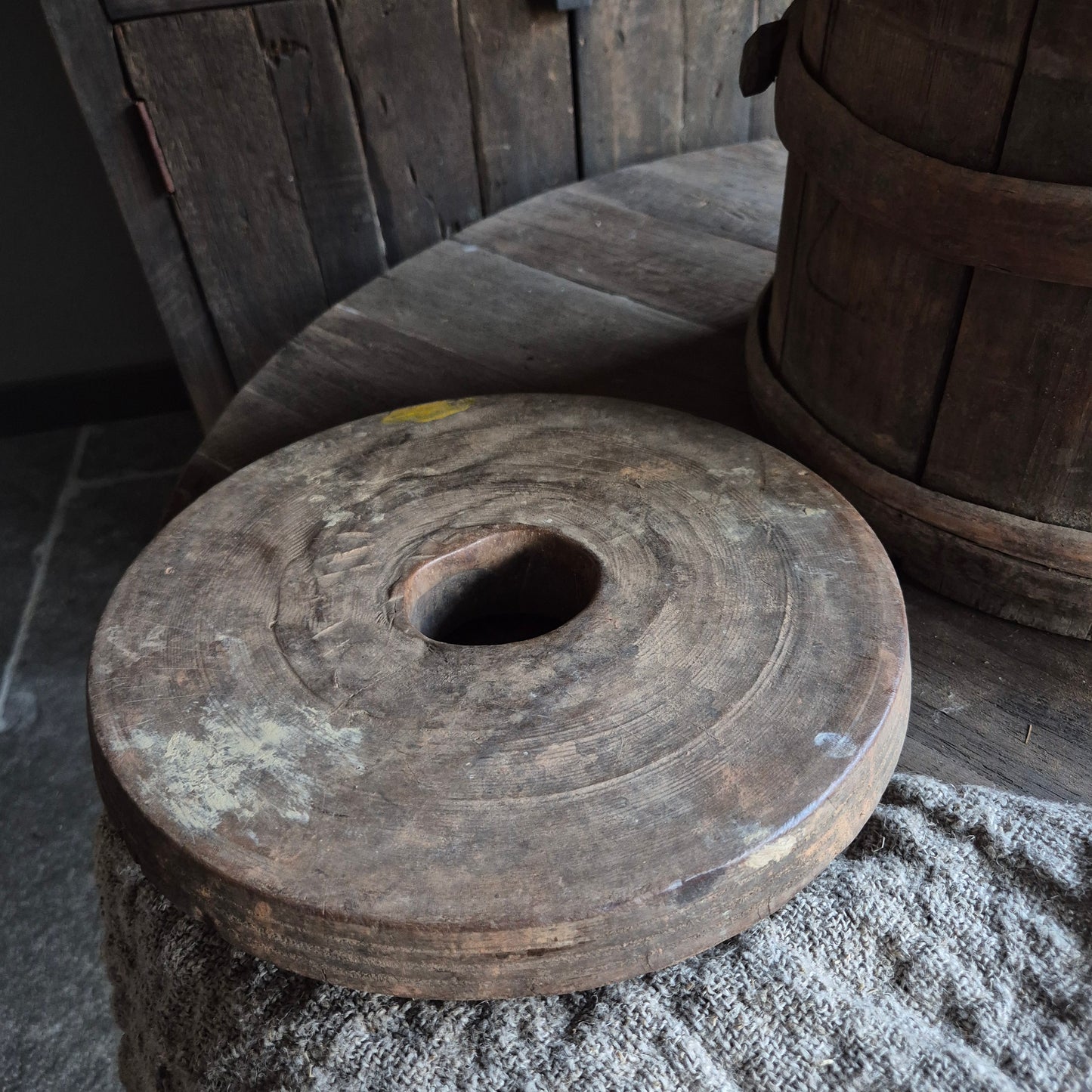 Uniek oud houten karnton kruik met deksel