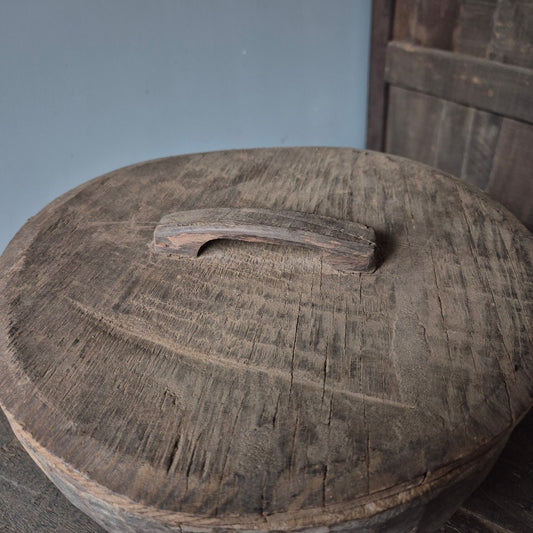 Oud houten bak met deksel nr. 2