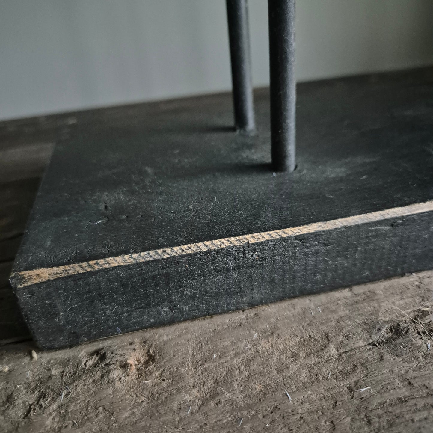 Uniek houten paard op statief