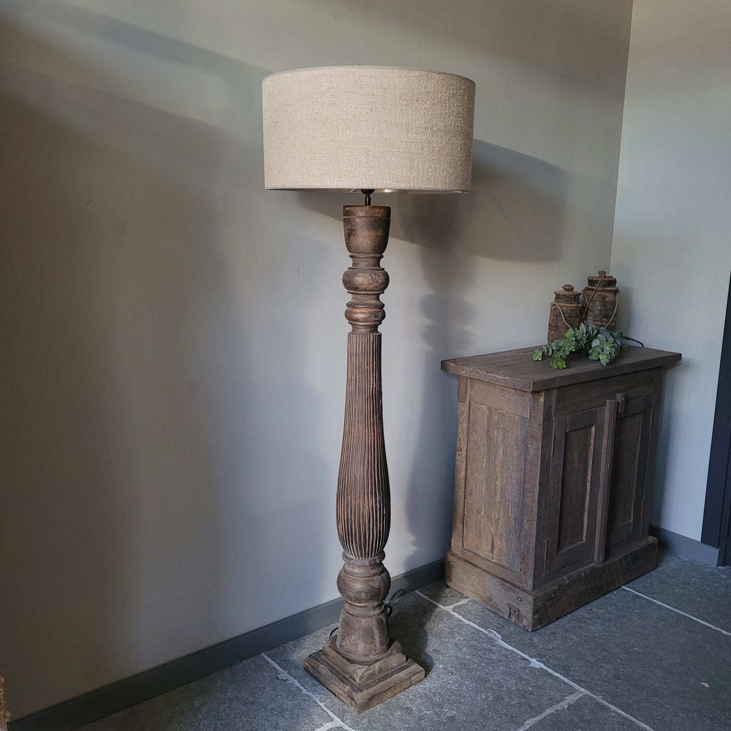 Houten baluster schemerlamp incl. shabby kap