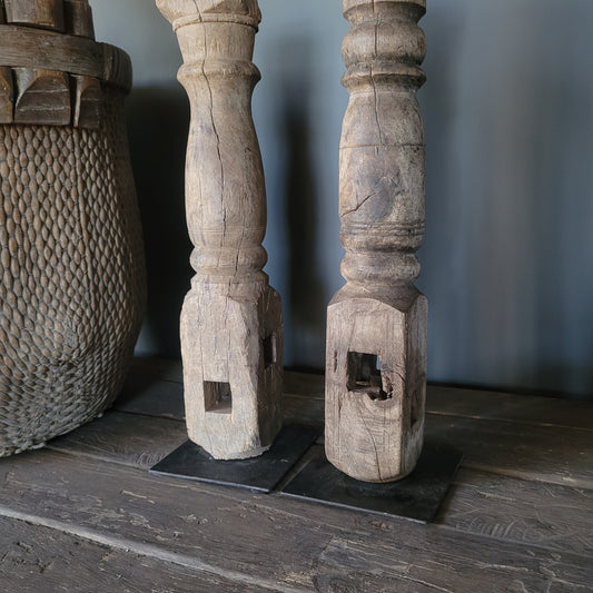 Uniek oud houten kandelaar op statief nr. 7 (links)