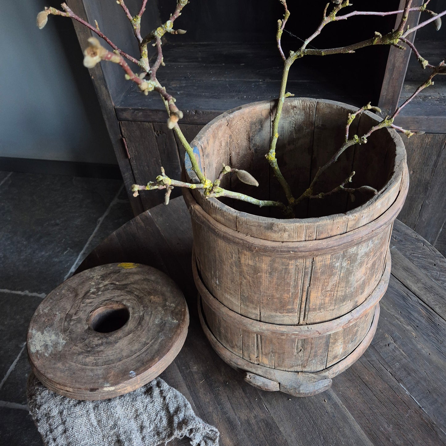 Uniek oud houten karnton kruik met deksel