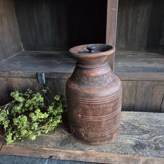 Oud houten kruik met deksel Luksa nr. 2