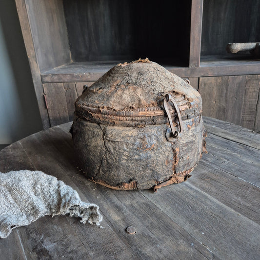 Unieke dessertmand met ijzeren slot