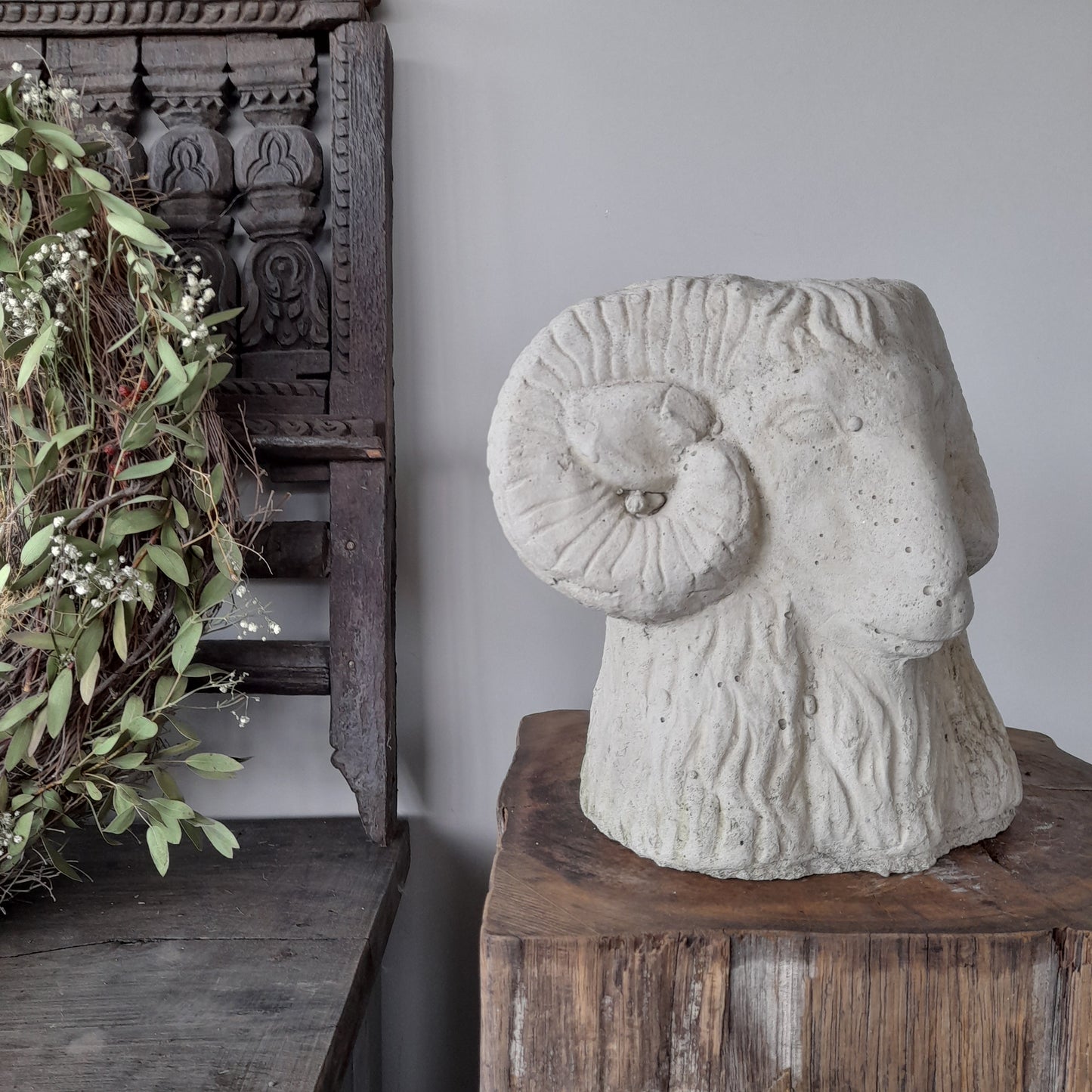 Stenen beeld hoofd ram