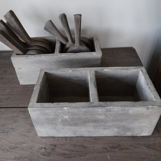 Oud houten bak 2-vaks