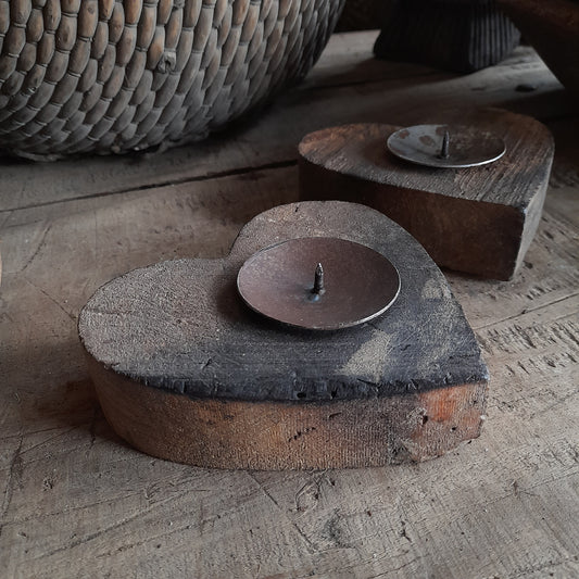 Houten hart kandelaar