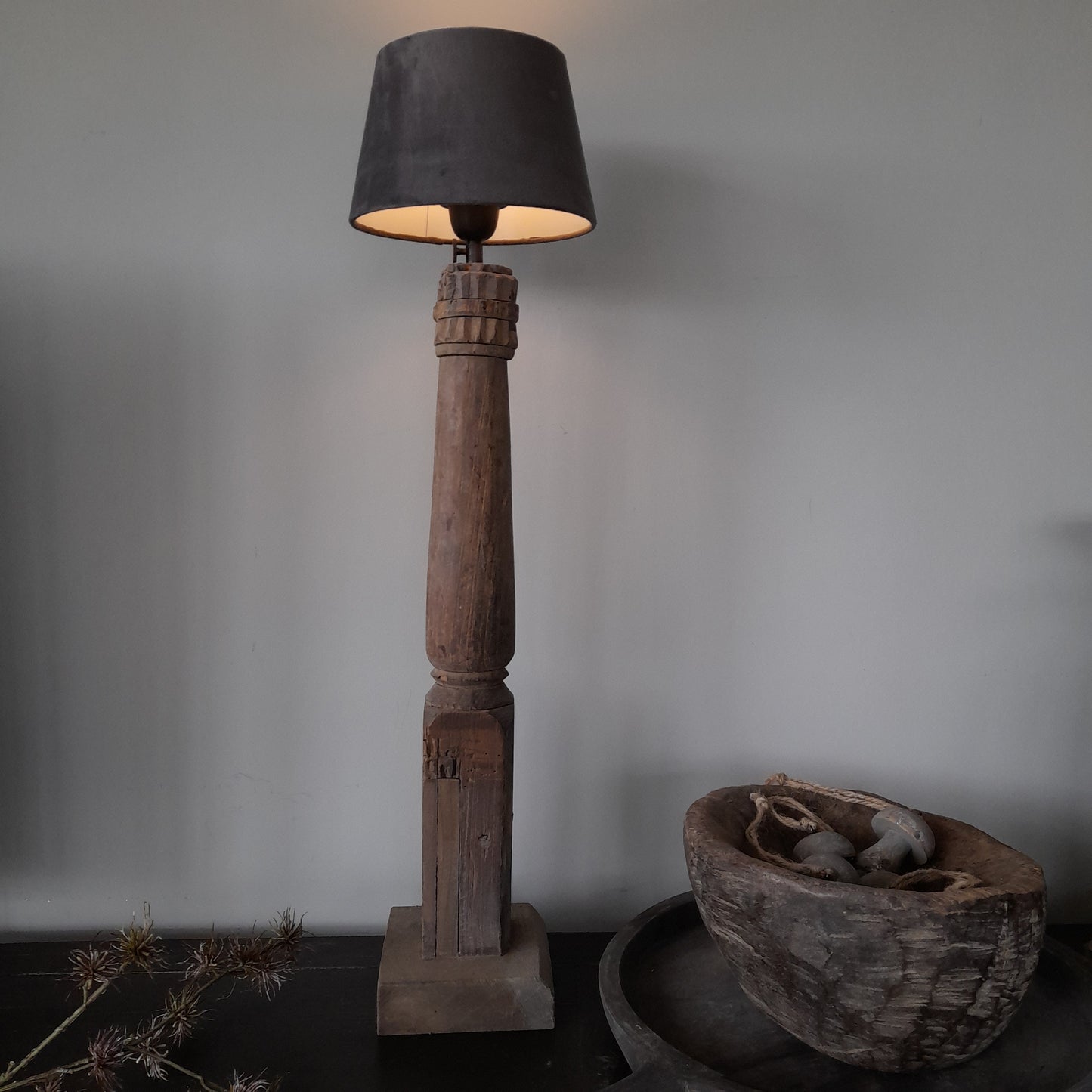 Oud houten baluster lamp incl. kap
