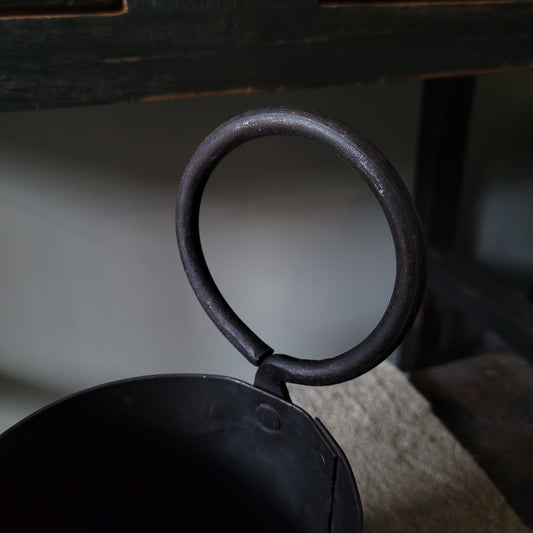 Metalen potje met ring