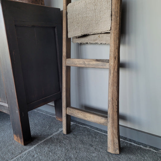 Oud houten ladder
